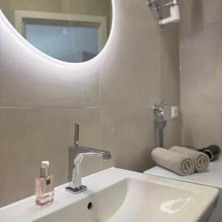 Cozy Luxury Center 4 شقة
